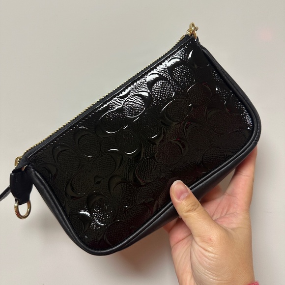 NWT! RARE! Coach F22698 Women's Large Wristlet 19 In Black Signature Leather - Picture 4 of 9